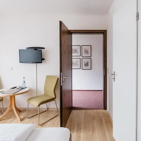 فندق Restaurant & Winter Gomadingen